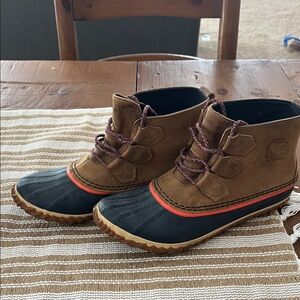 Women’s size 8.5 Sorel out and about waterproof boots